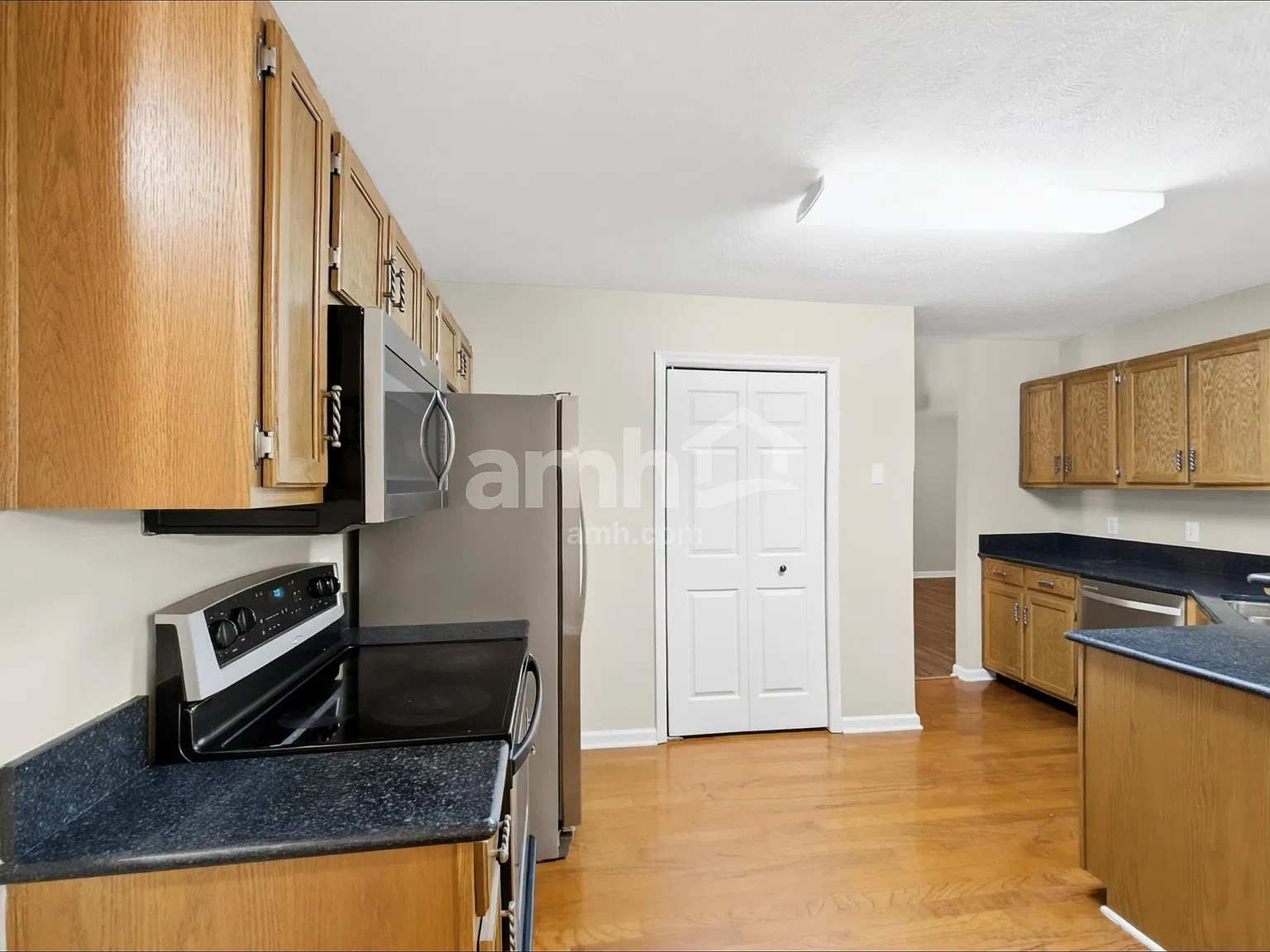 3 bed, 2.0 bath, 2297 sqft, $2,630 — Photo 3