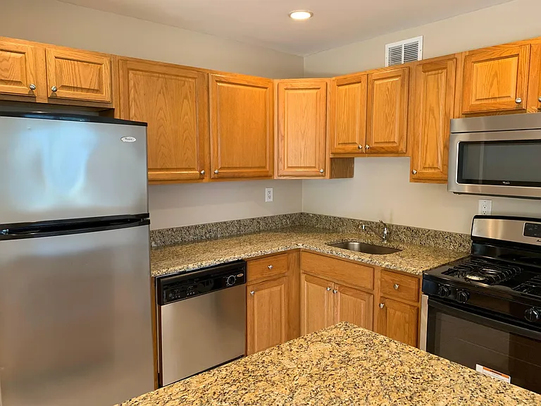 Heritage House Apartments — Photo 16