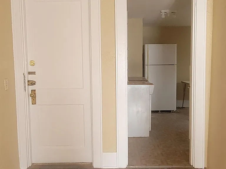 1239 Agnes Pl — Photo 1