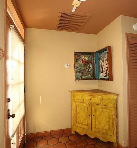 6218 N 30th Pl — Photo 3