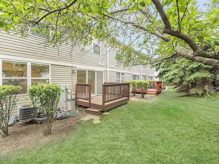 3220 Cool Springs Ct — Photo 24