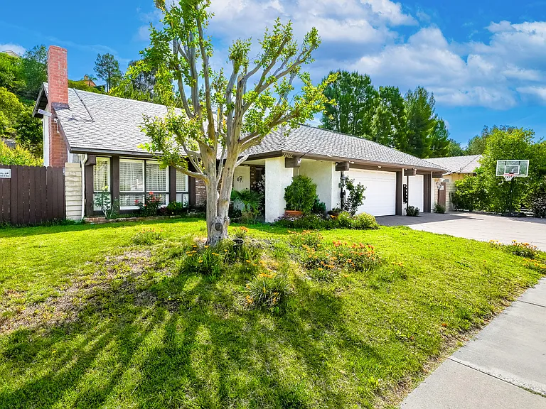 24668 Ebelden Ave — Photo 53