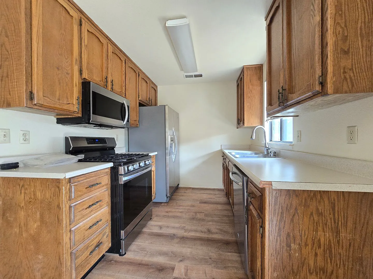 Place 1009 W Alene Ave Apt C — Photo 4