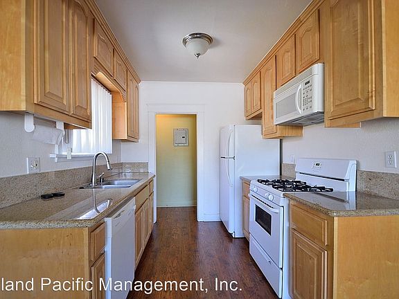 4th image of 2214 Maricopa St