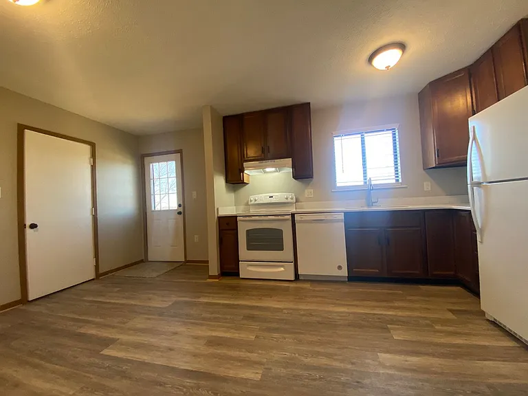 162 E Hillview Dr — Photo 6
