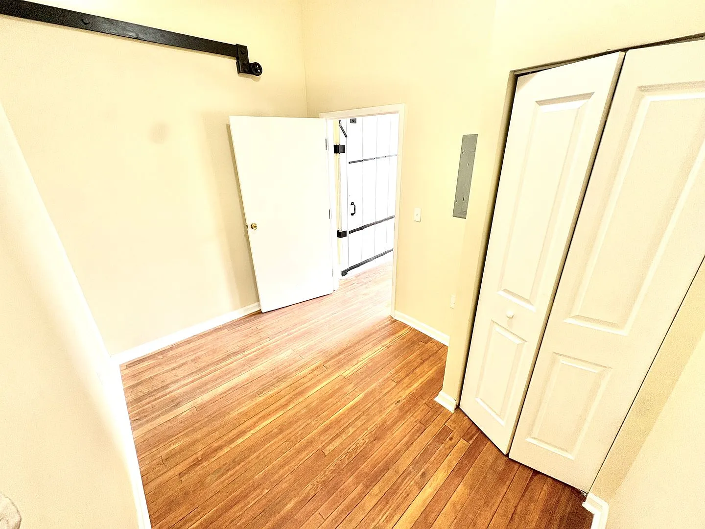 105 Bank St — Photo 4