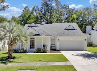 124 Fairbury Dr, Goose Creek, SC 29445