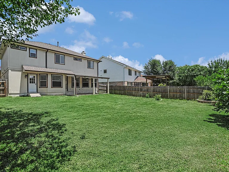 8111 Hawick Dr — Photo 19