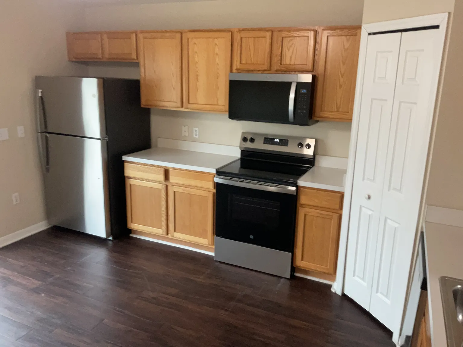 3 bed, 2.0 bath, 1428 sqft, $1,965 — Photo 3