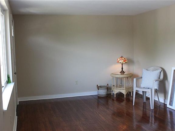 2nd image of 7 Glenoak St