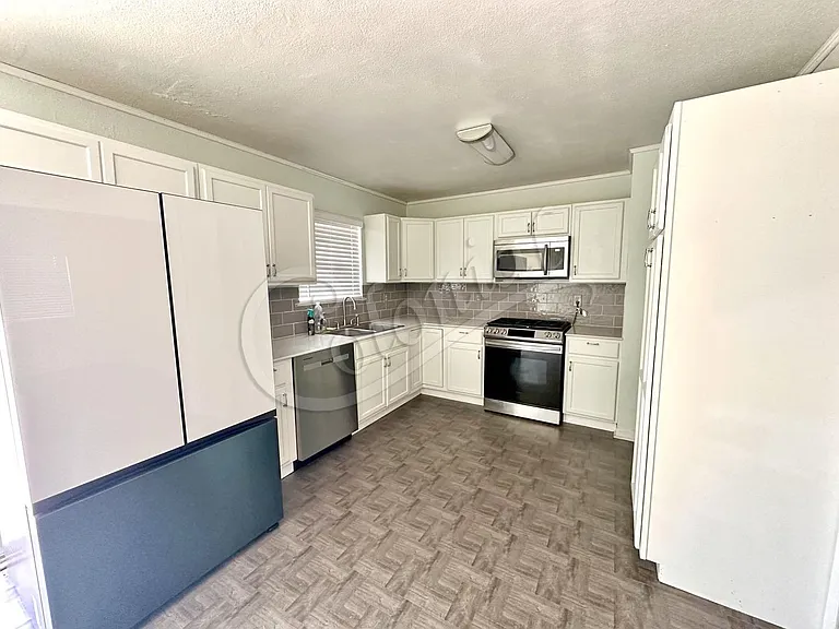 1410 Leader Dr — Photo 4