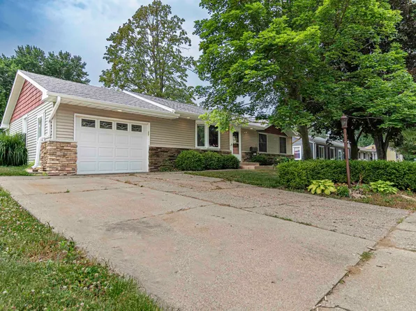 310 Grant Rd, Marquette Heights, IL 61554