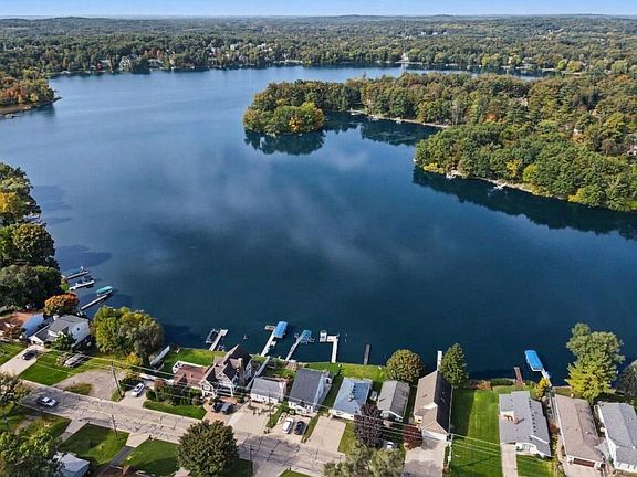 5th image of 1010 Brighton Lake Rd