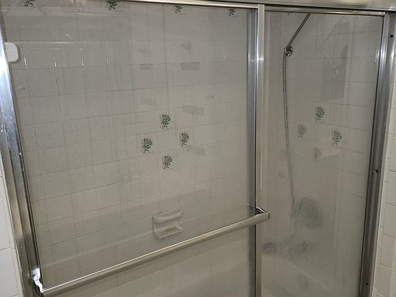 4th image of 54 Rockwell St