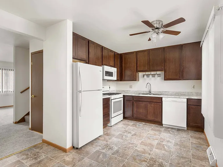 Stone Point Apartments Fully Equipped Kitchen