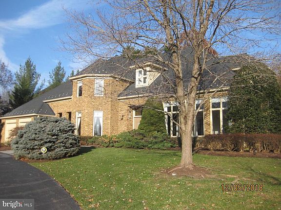 3rd image of 9902 Avenel Farm Dr