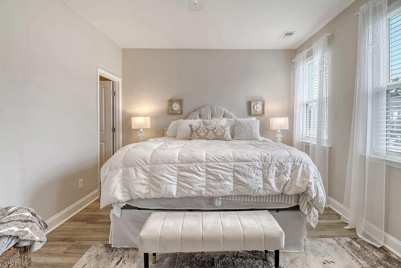 3 bed, 3.5 bath, 1759 sqft, $3,200 — Photo 1
