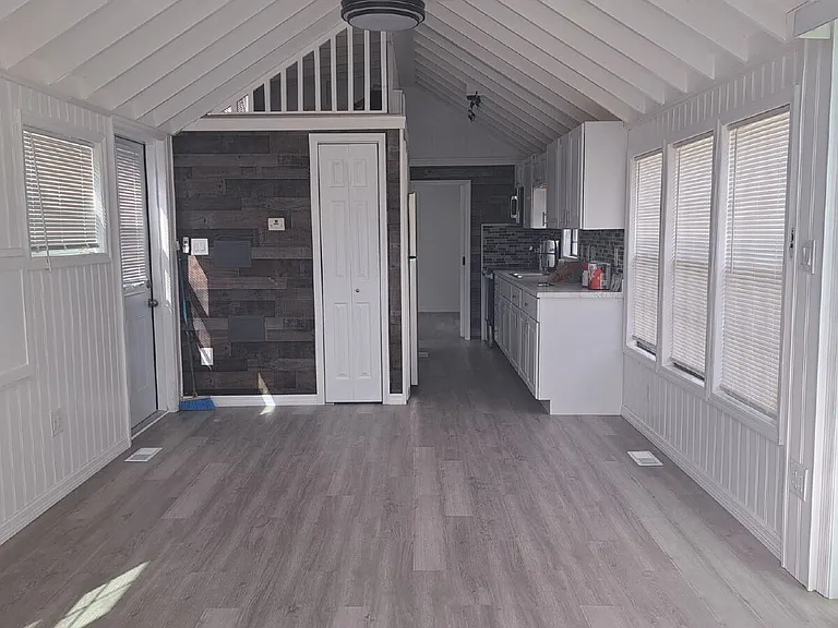 6184 Parkway E — Photo 5