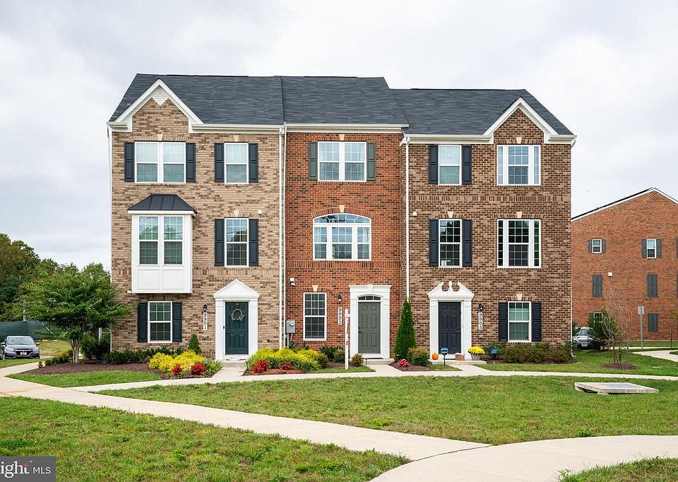 Welcome to 9903 New Pointe Dr