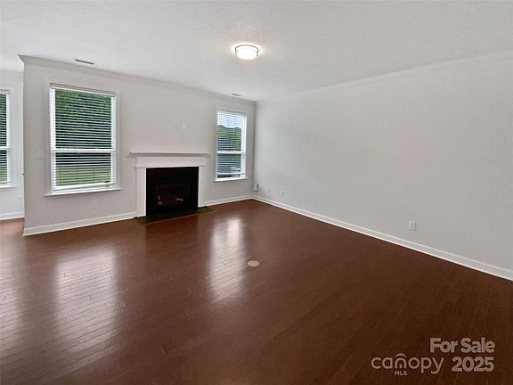 3rd image of 11317 Warfield Ave