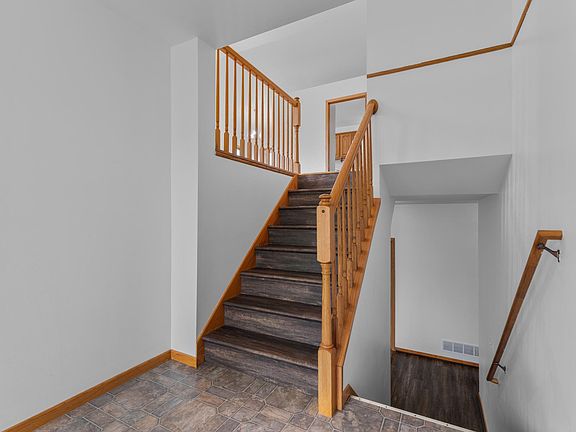 3rd image of 506 7th Ave NE