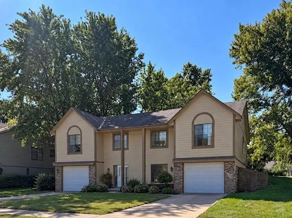 313-315 NW Gibson Rd, Lees Summit, MO 64063