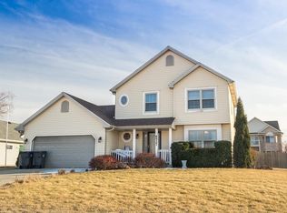 6527 Spring Hill Dr, Racine, WI 53406