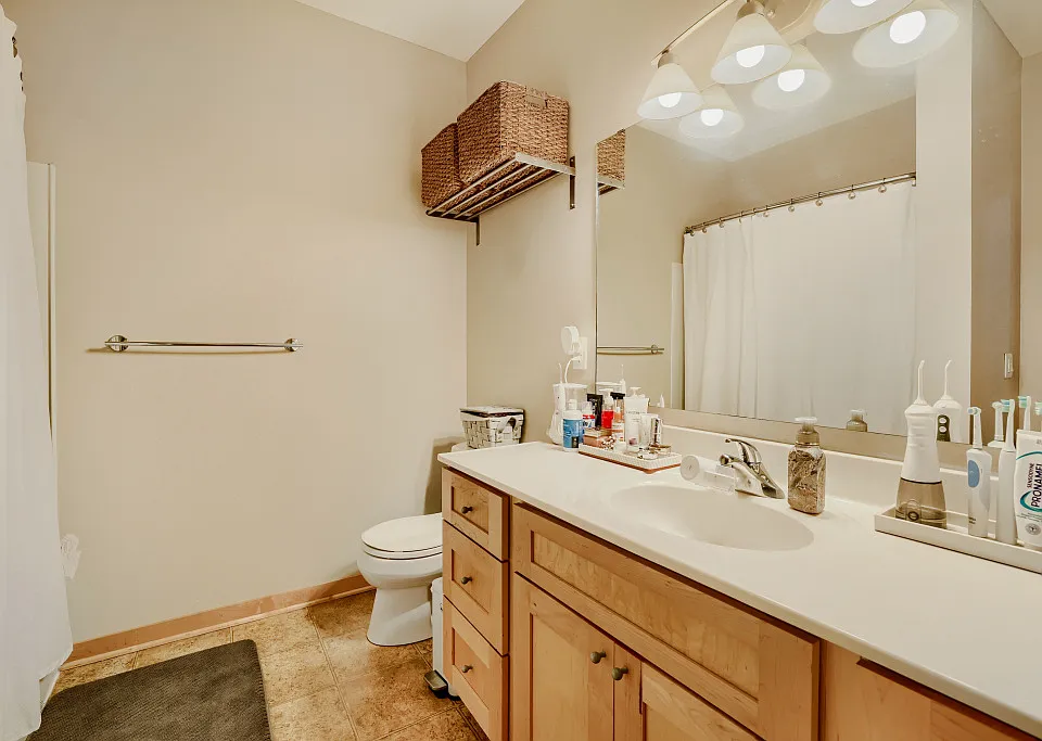 2850 Cedar Ave #202