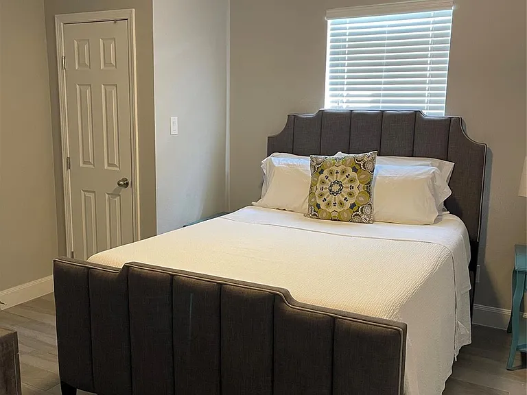 1015 Bluewater Dr #1 — Photo 8