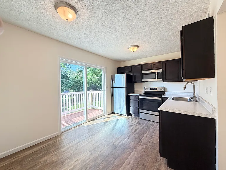 195 Lewis St #6 — Photo 7