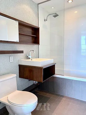 Rented by Zjama Realty Corp | media 10