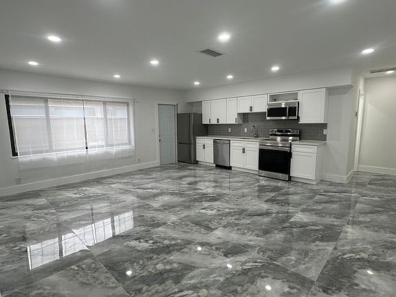 2nd image of 2446 Wilson St #2