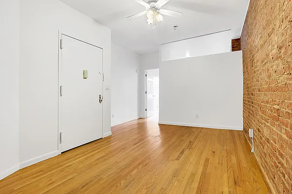 Rented by Cooper & Cooper Real Estate | media 18