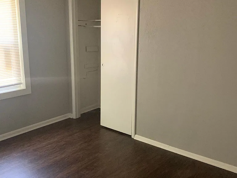 406 N Cedar St — Photo 6