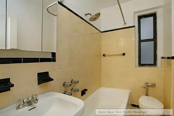 Sold by Bond New York | media 5