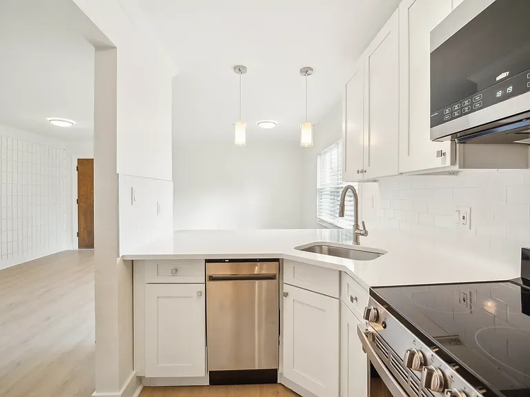 Innovo Living Hyde Park — Photo 78