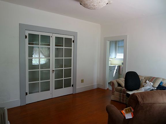 studio's closet and kitchen 