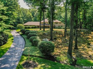 33 Saxon Woods, Avon, CT 06001