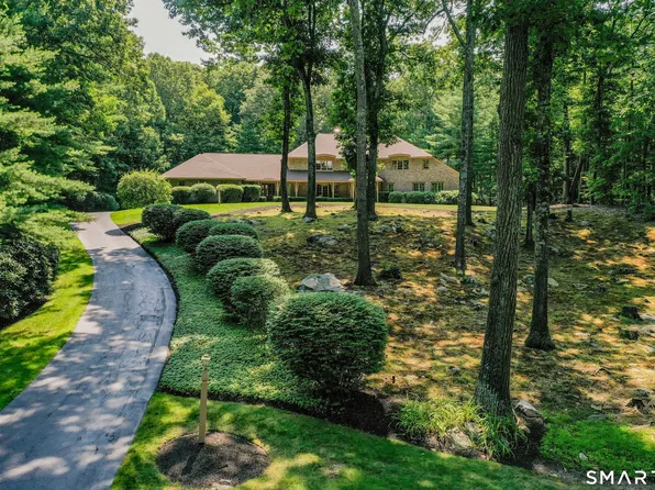 33 Saxon Woods, Avon, CT 06001