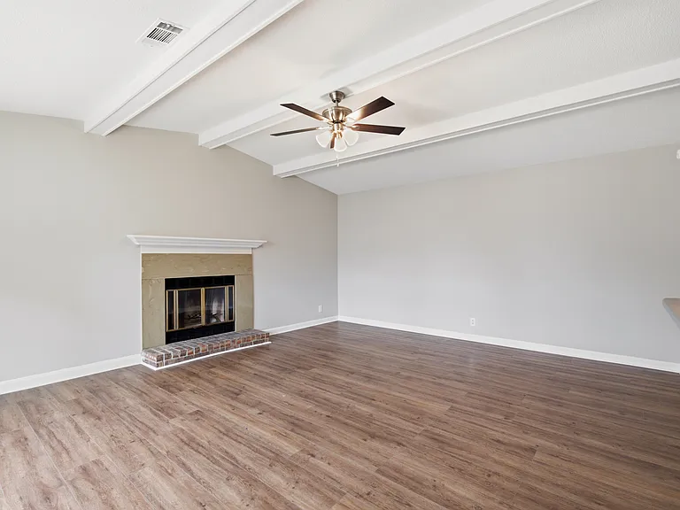 944 Patio Dr — Photo 10