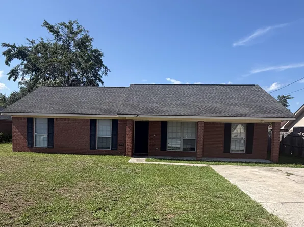 1635 Latham Ct, Hinesville, GA 31313