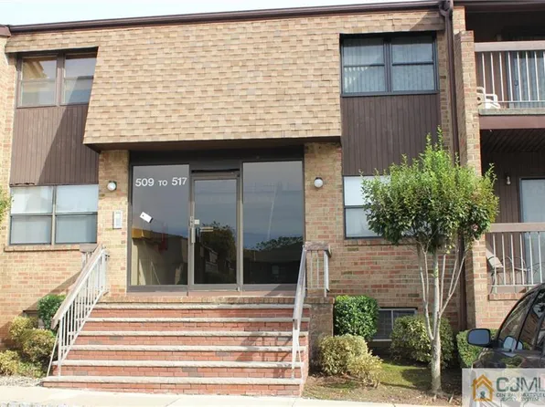 512 Sharon Gdn, Woodbridge, NJ 07095