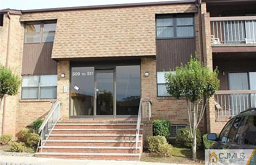 512 Sharon Gdn Photo 1