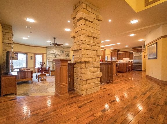 4th image of 2720 Chippewa Dr