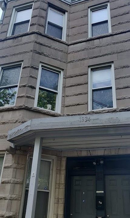 1st image of 1934 N Hoyne Ave #3
