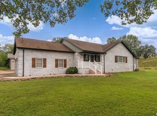 1122 S Wolf Creek Rd, Carbondale, IL 62902
