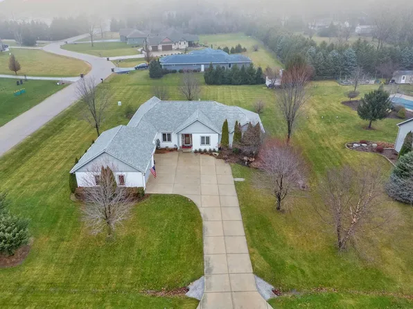 W5929 Apple LANE, Fort Atkinson, WI 53538