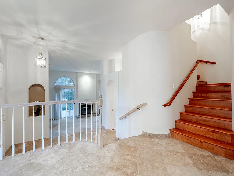 5105 Renaissance Ave — Photo 4