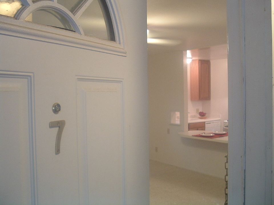 1st image of 616 17th St APT 7