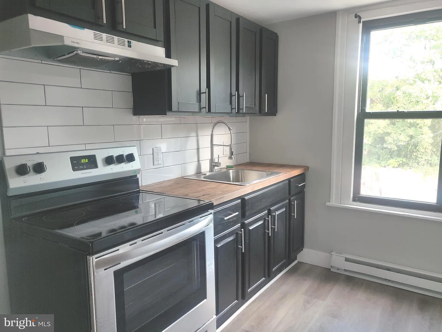 2 bed, 3025 sqft, $1,000 — Photo 2